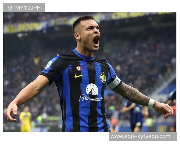 国米主场球迷为J马丁内斯加油助威助其走出车祸阴影重返赛场